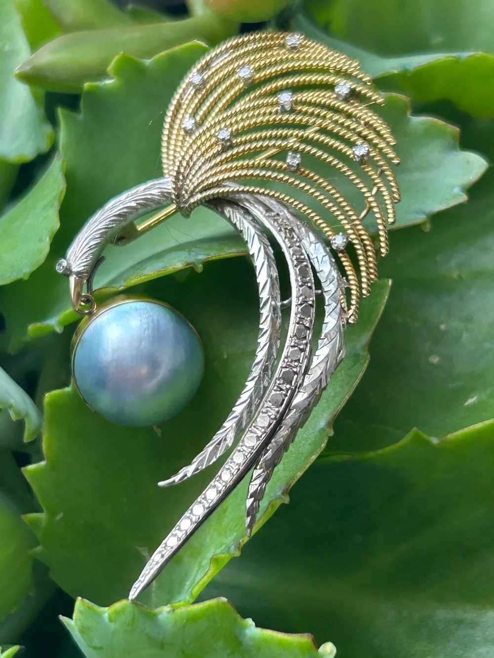 Vintage 14k yellow & white gold diamonds bird 16mm blue mabe Pearl Drop Brooch